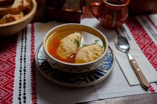 Supă de pui cu găluște