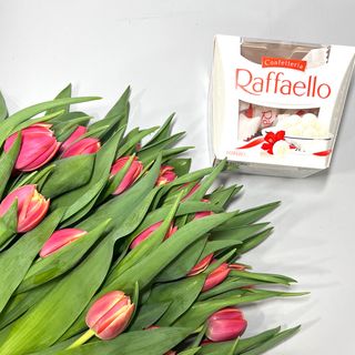 Bukiet z tulipanów + Raffaello 