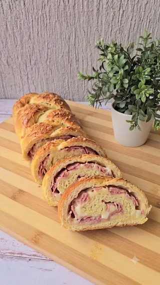 Pan De Jamón Y Queso (1 Ud.)