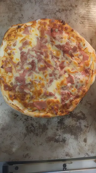 4. Pizza Oink 