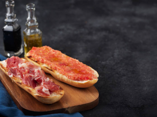 Tosta de tomate, aove, jamón ibérico