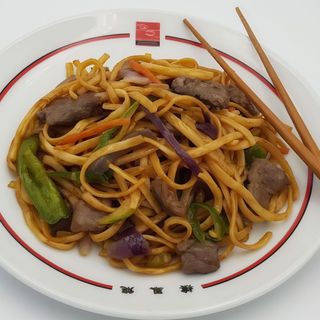 24- Tallarines Fritos Con Ternera