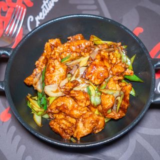 Pollo crujiente salteado con puerro