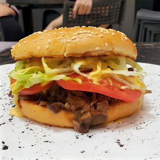 Бургер с телятиной