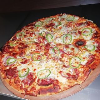 Фамилна пица Салами