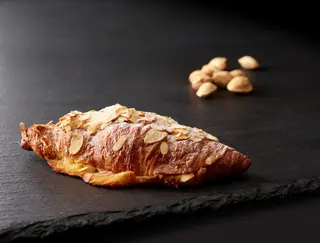 Croissant con almendras