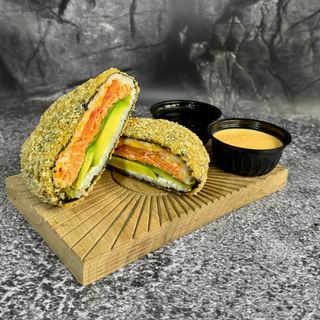 Суши-бургер Лосось (310г)