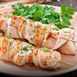 Brochetas de pollo ala plancha