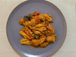 Pechuga de pollo con pisto de verduras