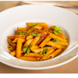 PENNONI CHERRY Y BURRATA