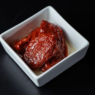 В'ялені томати в оливковій олії