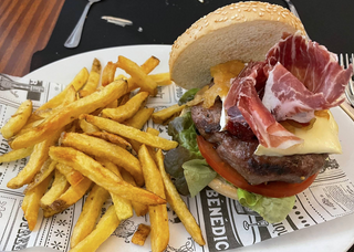 La Clásica Burger