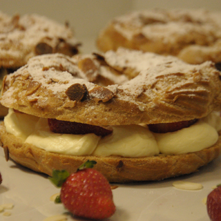  პარიბრესტი ვანილის კრემით და მარწყვით