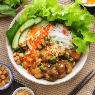 Fideos De Arroz Con Cerdo A La Parilla