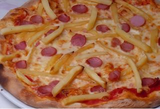 Pizza würstel e patatine