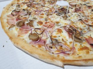 Pizza Carbonara Con Cebolla