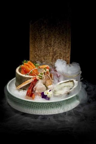 901. Sashimi misto speciale