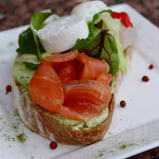 Брускети з лососем (200 г)