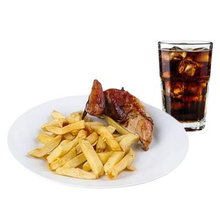 1/4 de pollo + patata pequeña + bebida en lata