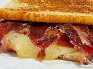 Sándwich de Jamón Ibérico y Queso Gouda