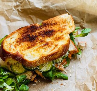 Chałka z kurczakiem