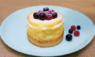 კლასიკური გამომცხვარი ჩიზქეიქი კენკრით