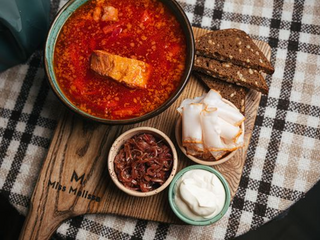 Борщ з ребрами (500г)