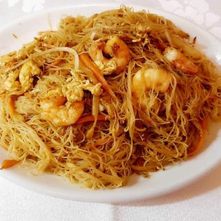 Fideos De Arroz Frito Con Marisco