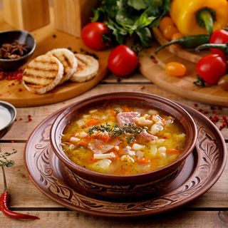 Ciorbă cu Fasole și Afumături