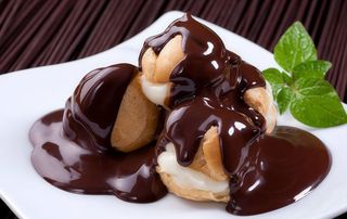 Profiteroles De Chocolate