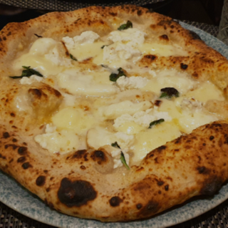 Pizza 4 Quesos Artesanales 