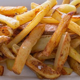 Прясно пържени картофи