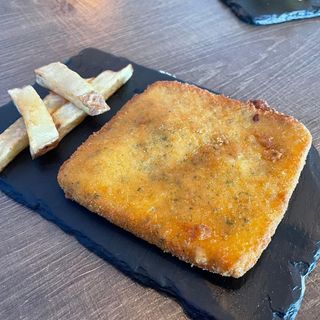 Queso mozzarella empanado