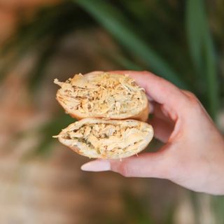 Empanada de Pollo Mechado