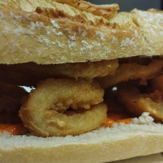 Bocadillo De Calamar Bravo Entero (35 Cm.)