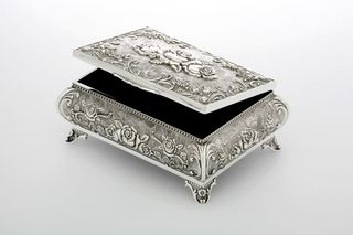 Cutie bijuterii cu trandafiri mica