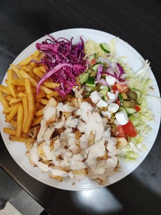 Kebab na talerzu Mega z serem