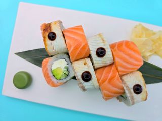 Комбо-рол з лососем та вугром (285г)