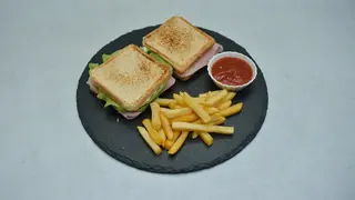 Tost sendvič sa šunkom