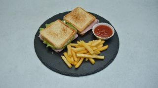 Tost sendvič sa šunkom