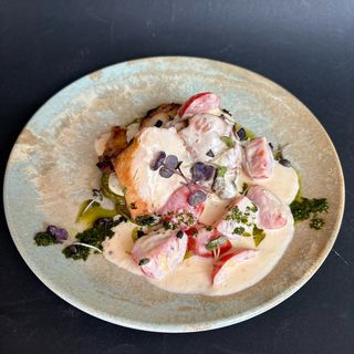 Куряче бедро з цукіні під соусом