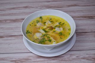 Суп з фрикаделями та локшиною (320г)