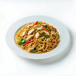 32. Fideos De Arroz Frito Con Pollo