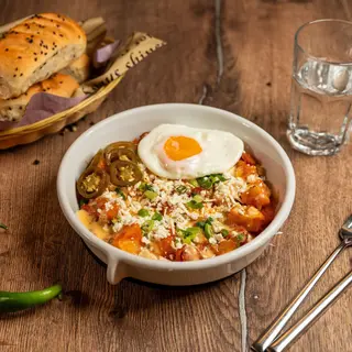 Picioci pârgăliți cu salsa de queso și castraveciori murați