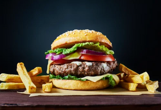 Hamburguesa con patatas fritas