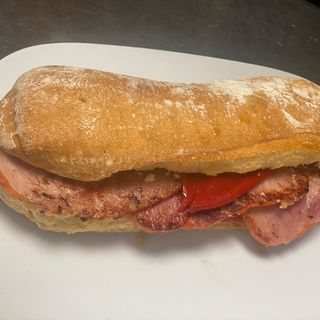 Bocadillo Lomo Con Pimientos