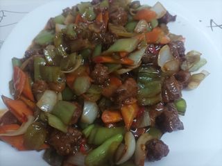 140. Панирана свинска кайма с лют сос (700гр)