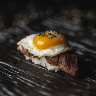 Nigiri De Presa Ibérica Y Huevo De Codorniz (1 Ud.)