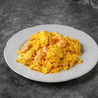huevos revueltos con gambas