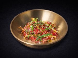 Карпачо із тунця з пармезановим соусом (105g)